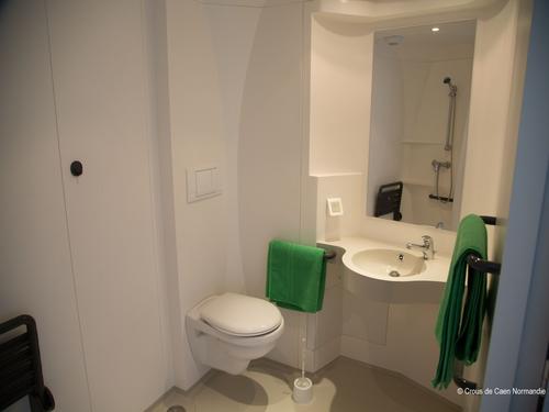 salle de douche adpatée